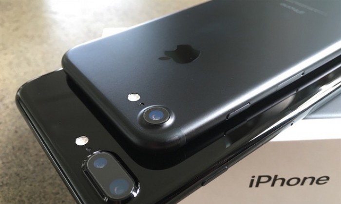 Apple "bóp cổ" tốc độ download của iPhone 7 dùng chíp qualcomm
